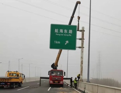 广州广州悬臂式交通标志杆